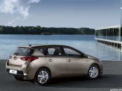 TOYOTA AURIS brown