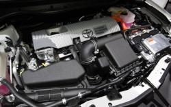 TOYOTA AURIS engine