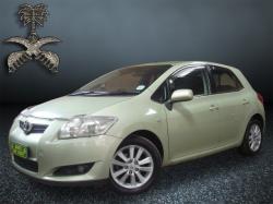 TOYOTA AURIS green