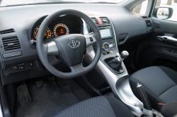 TOYOTA AURIS interior