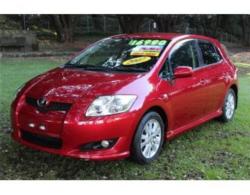 TOYOTA AURIS red