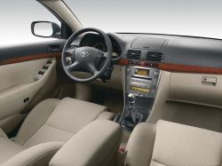 TOYOTA AVENSIS interior