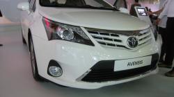 TOYOTA AVENSIS white