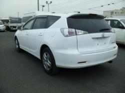 TOYOTA CALDINA white