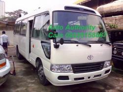 TOYOTA COASTER white