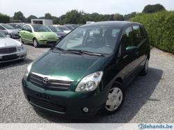 TOYOTA COROLLA VERSO 2.2 D-4D green