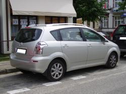 TOYOTA COROLLA VERSO white