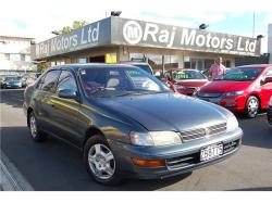 TOYOTA CORONA green