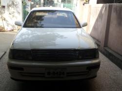 TOYOTA CROWN white