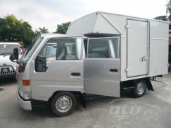 TOYOTA DYNA red