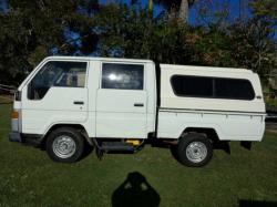 TOYOTA DYNA white