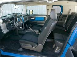 TOYOTA FJ 4.0 interior