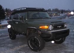 TOYOTA FJ CRUISER green