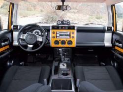 TOYOTA FJ CRUISER interior