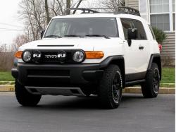 TOYOTA FJ CRUISER white