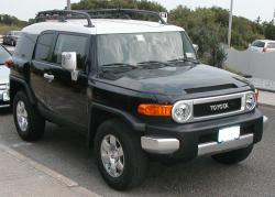 TOYOTA FJ CRUISER white