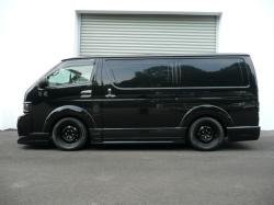 TOYOTA HIACE black