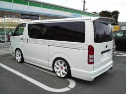 TOYOTA HIACE white