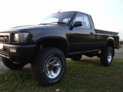 TOYOTA HILUX 2.4 black