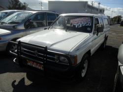 TOYOTA HILUX 2.4 interior