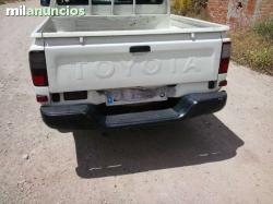 TOYOTA HILUX 2.4 white