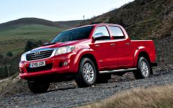 TOYOTA HILUX red