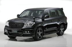 TOYOTA LAND CRUISER 200 black