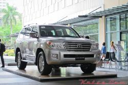 TOYOTA LAND CRUISER 200 silver