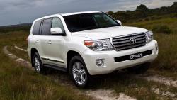 TOYOTA LAND CRUISER 200 white