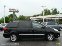 TOYOTA SIENNA black