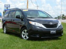 TOYOTA SIENNA green