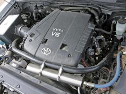 TOYOTA TACOMA 4X4 engine