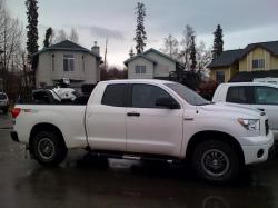 TOYOTA TUNDRA white