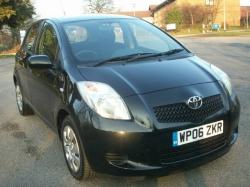 TOYOTA YARIS black