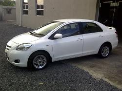 TOYOTA YARIS white