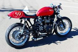 TRIUMPH BONNEVILLE red