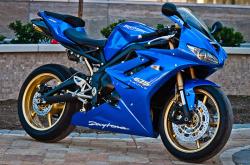 TRIUMPH DAYTONA 675 blue