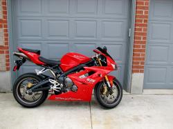 TRIUMPH DAYTONA 675 red