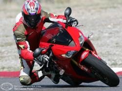 TRIUMPH DAYTONA 675 red