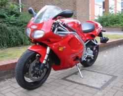 TRIUMPH DAYTONA T595 red