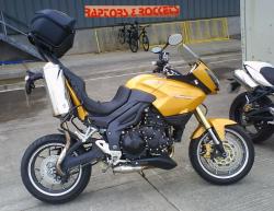 TRIUMPH TIGER 1050 SE silver