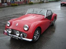 TRIUMPH TR3 red