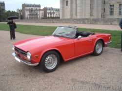 TRIUMPH TR6 red