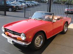 TRIUMPH TR6 red