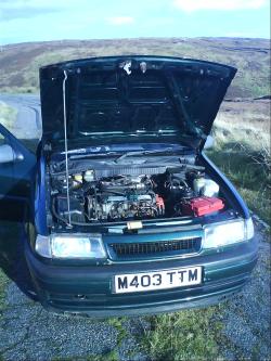 VAUXHALL CAVALIER SRI engine