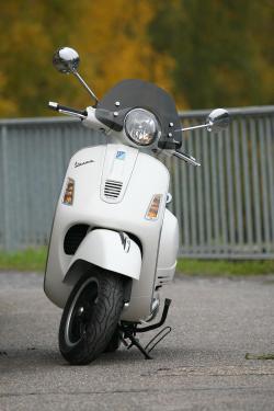 VESPA 300 white