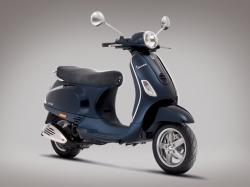 VESPA LX 125 blue