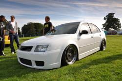 VOLKSWAGEN BORA 1.6 white