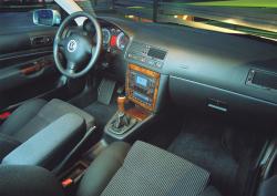 VOLKSWAGEN BORA interior