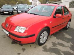 VOLKSWAGEN BORA red